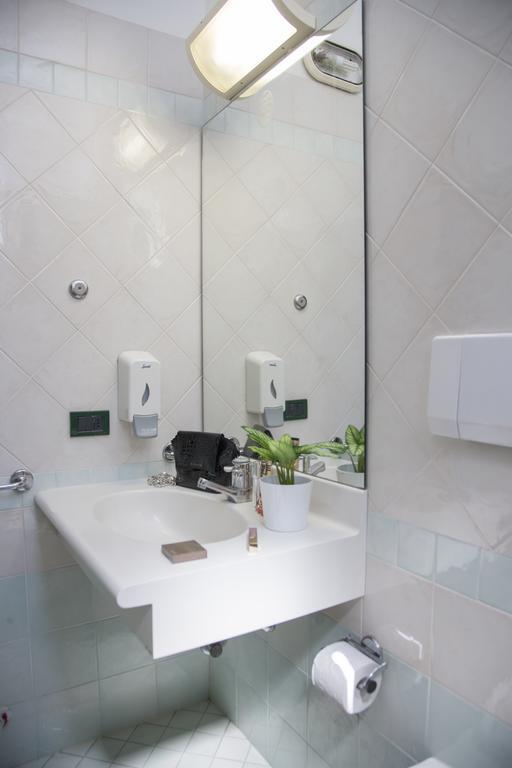 Si Rimini Hotel Екстер'єр фото