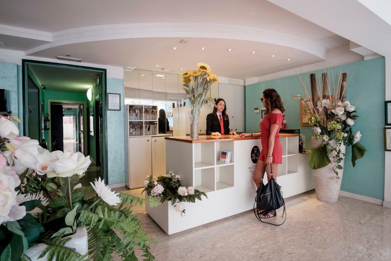 Si Rimini Hotel Екстер'єр фото
